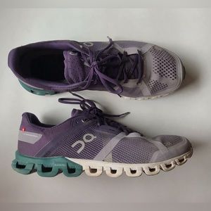 ON Cloudflow Running Sneakers